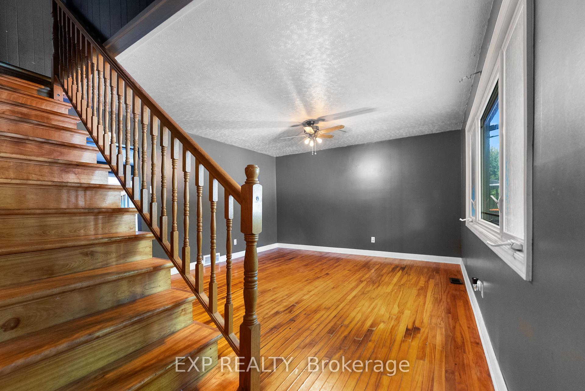 Photo 10 of 397 Charles Avenue, Renfrew — HOMEH