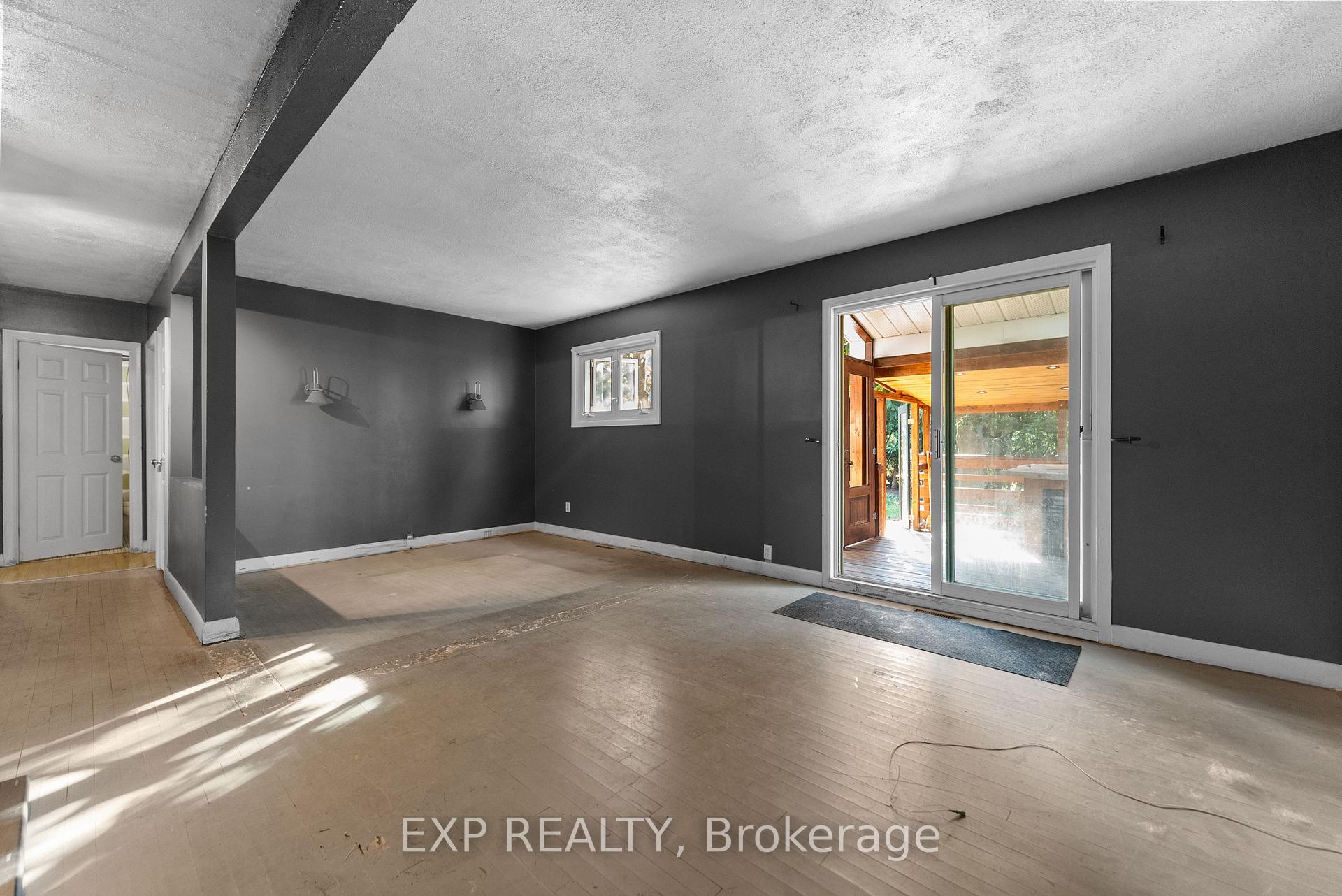 Photo 13 of 397 Charles Avenue, Renfrew — HOMEH