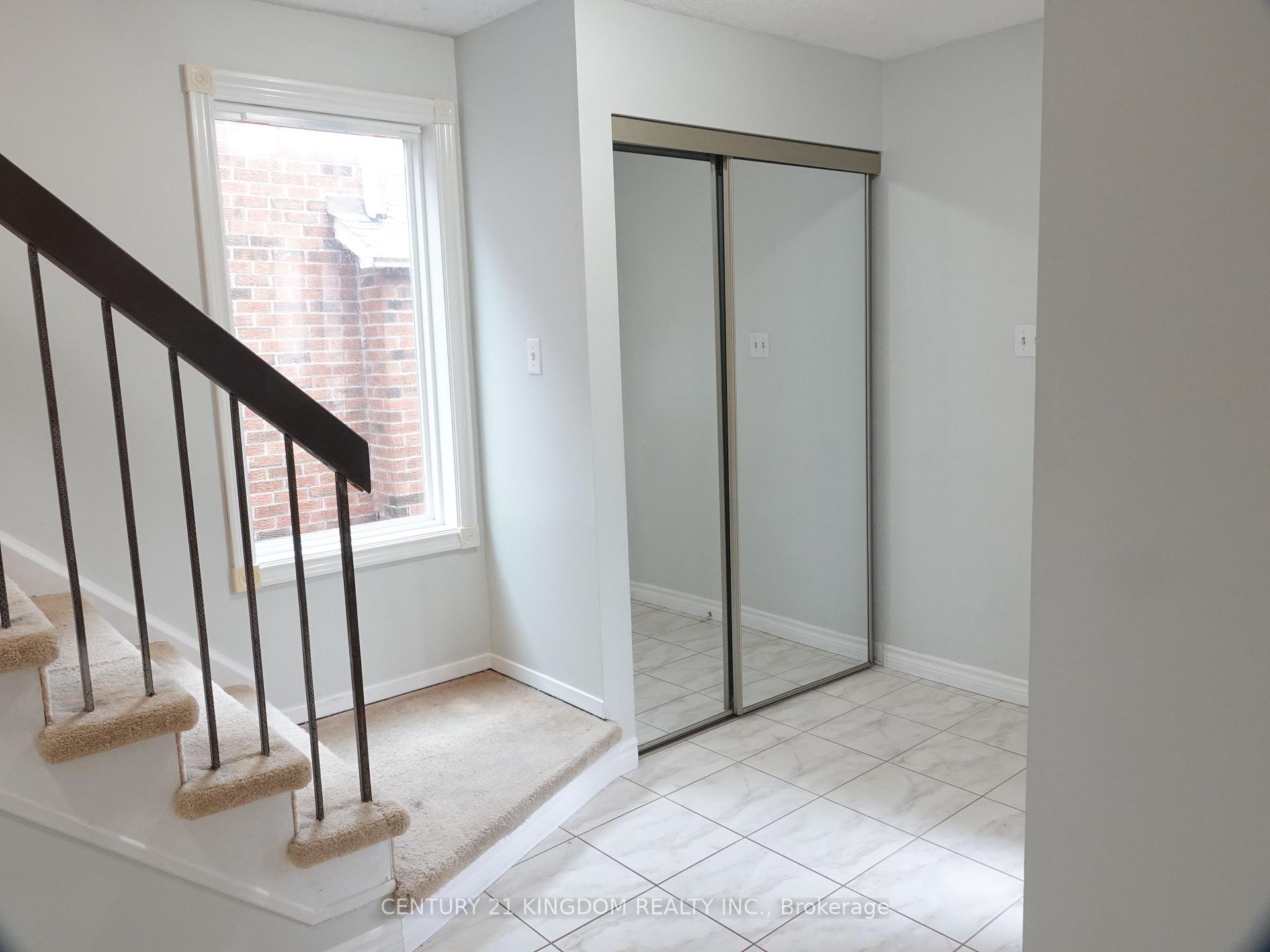 Photo 3 of 675 Foxwood Trail, Pickering, Amberlea — HOMEH