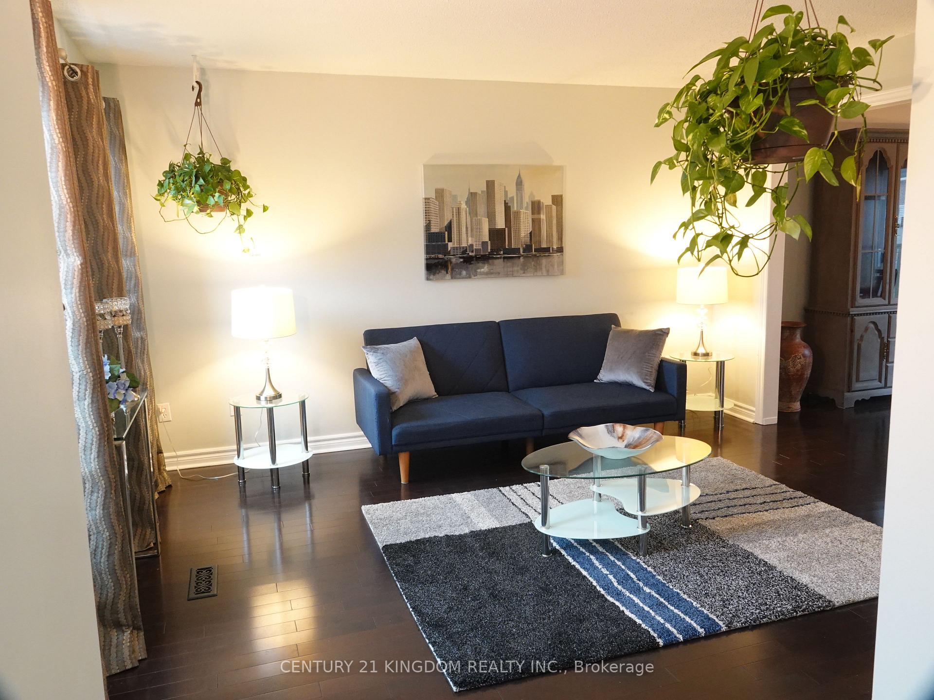 Photo 4 of 675 Foxwood Trail, Pickering, Amberlea — HOMEH