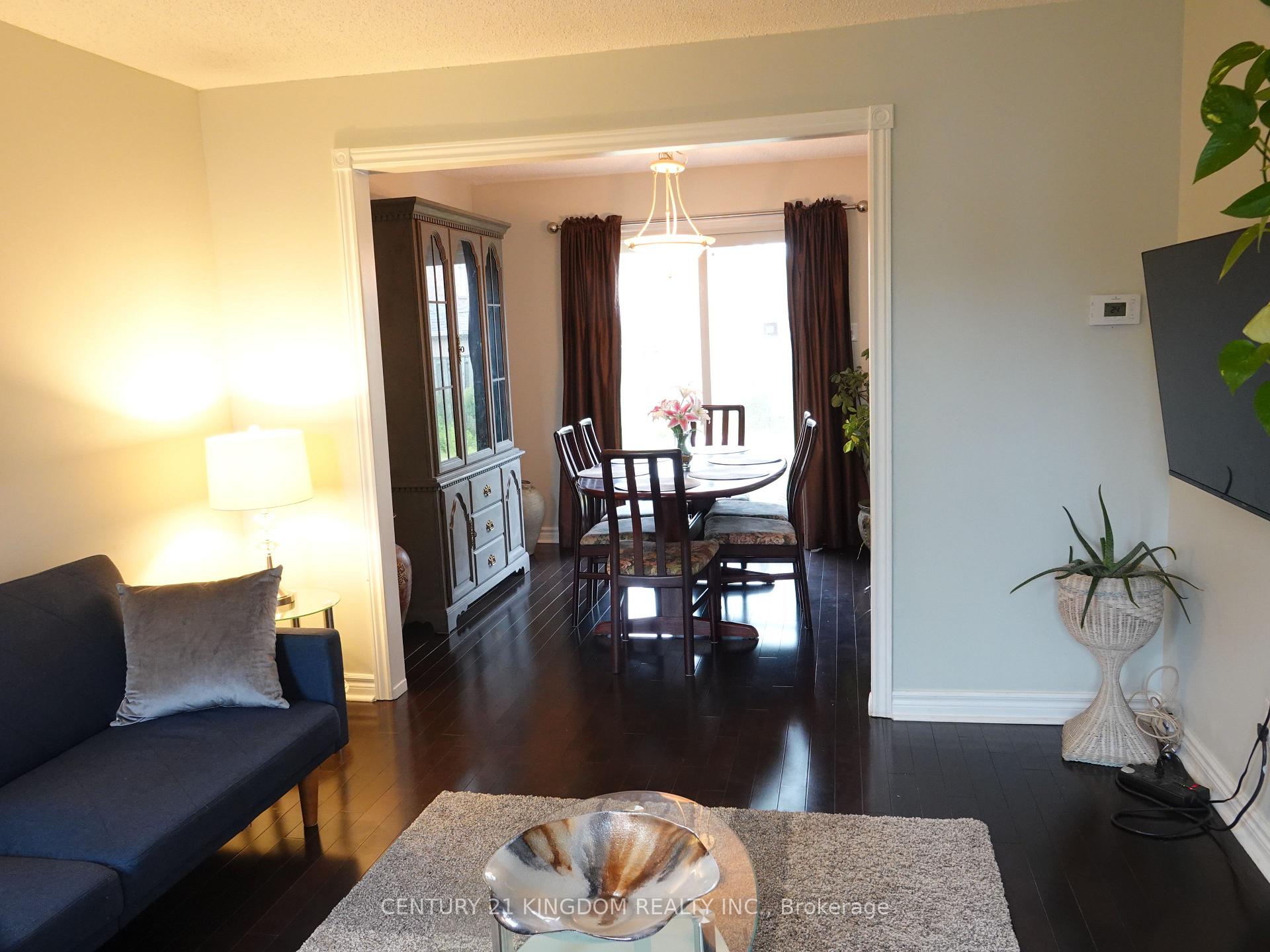 Photo 8 of 675 Foxwood Trail, Pickering, Amberlea — HOMEH