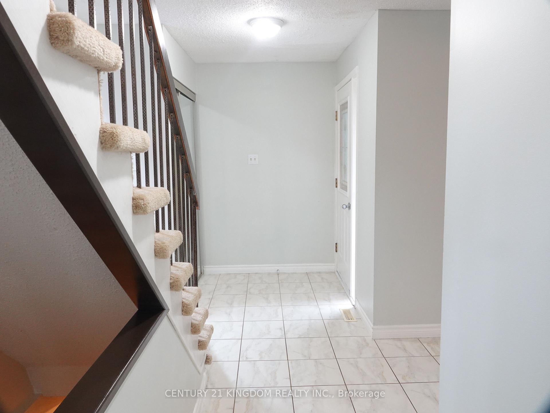 Photo 16 of 675 Foxwood Trail, Pickering, Amberlea — HOMEH