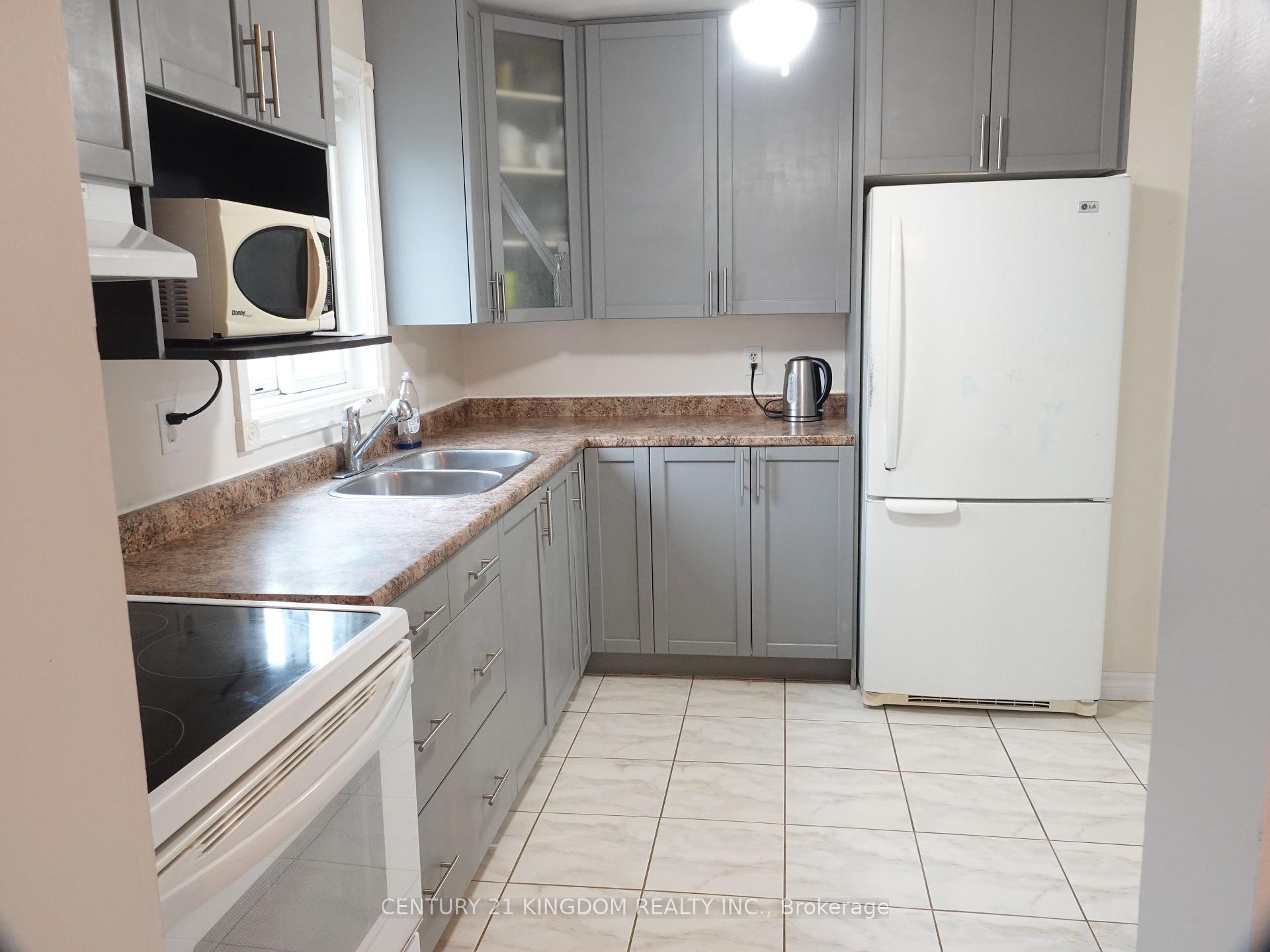 Photo 17 of 675 Foxwood Trail, Pickering, Amberlea — HOMEH