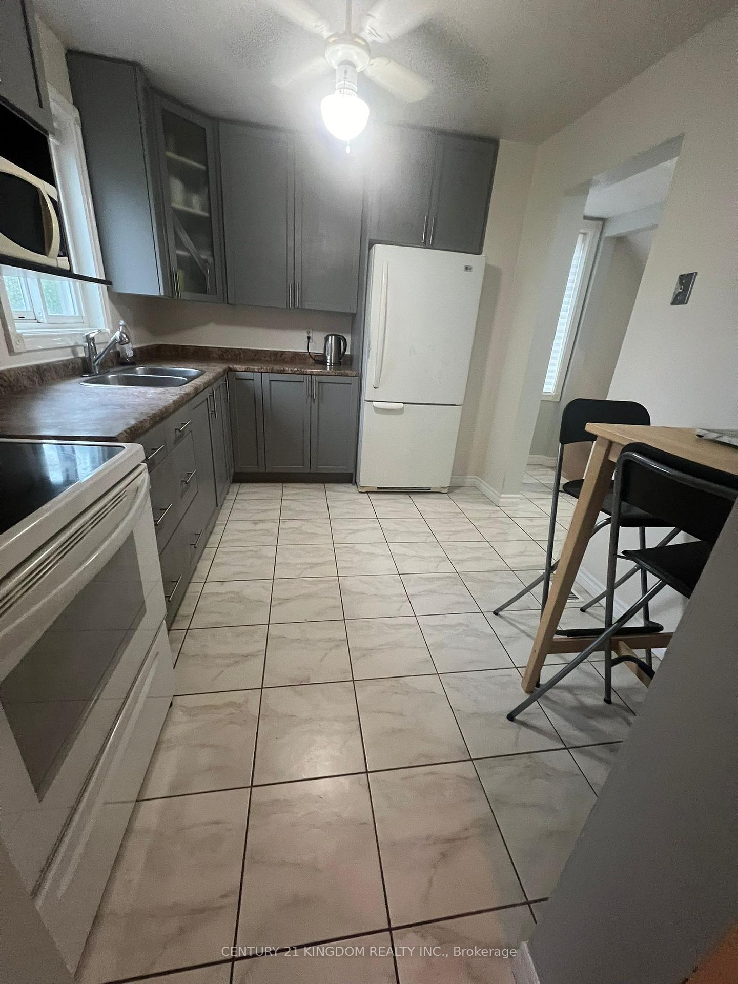 Photo 18 of 675 Foxwood Trail, Pickering, Amberlea — HOMEH