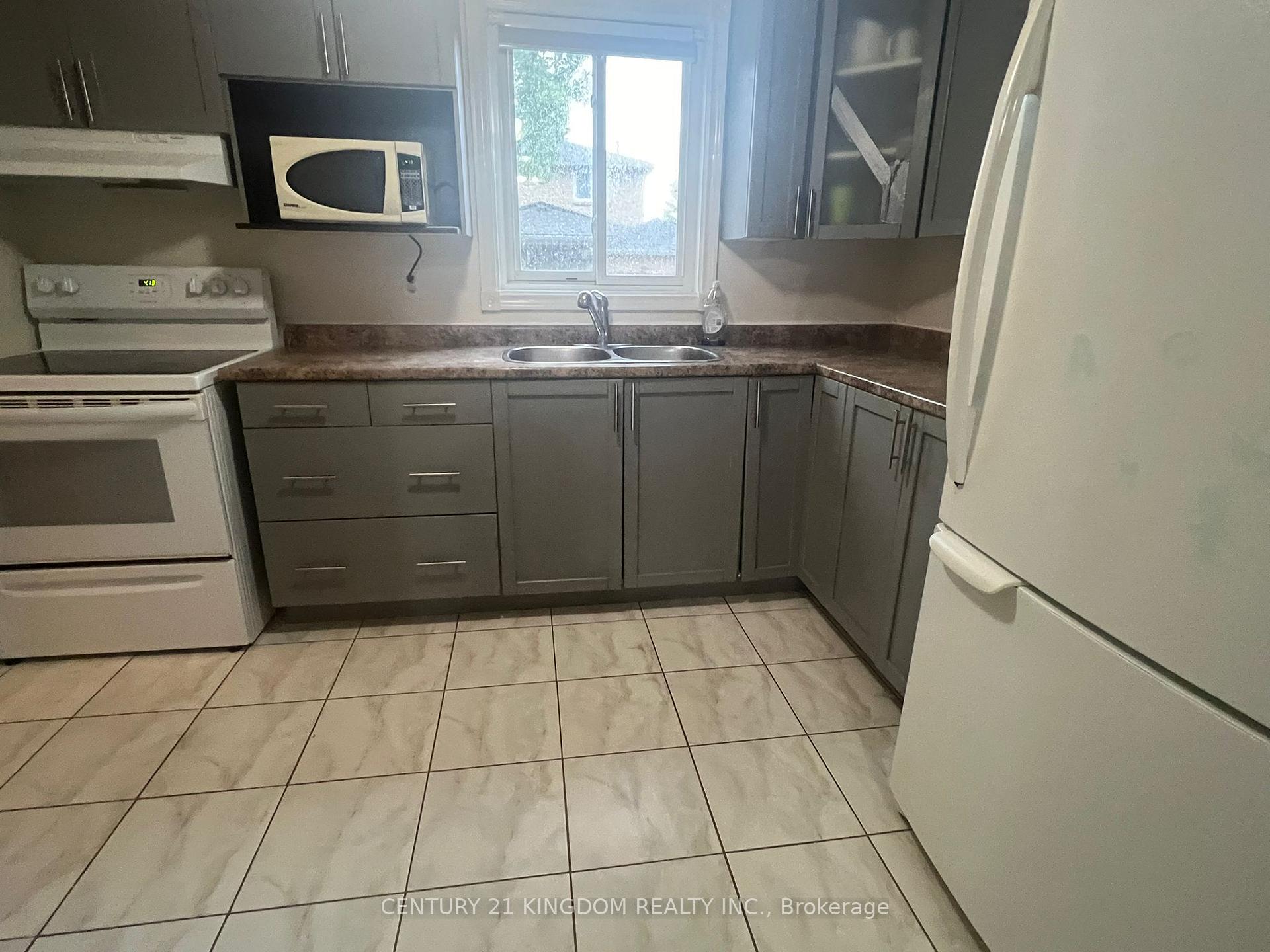 Photo 19 of 675 Foxwood Trail, Pickering, Amberlea — HOMEH