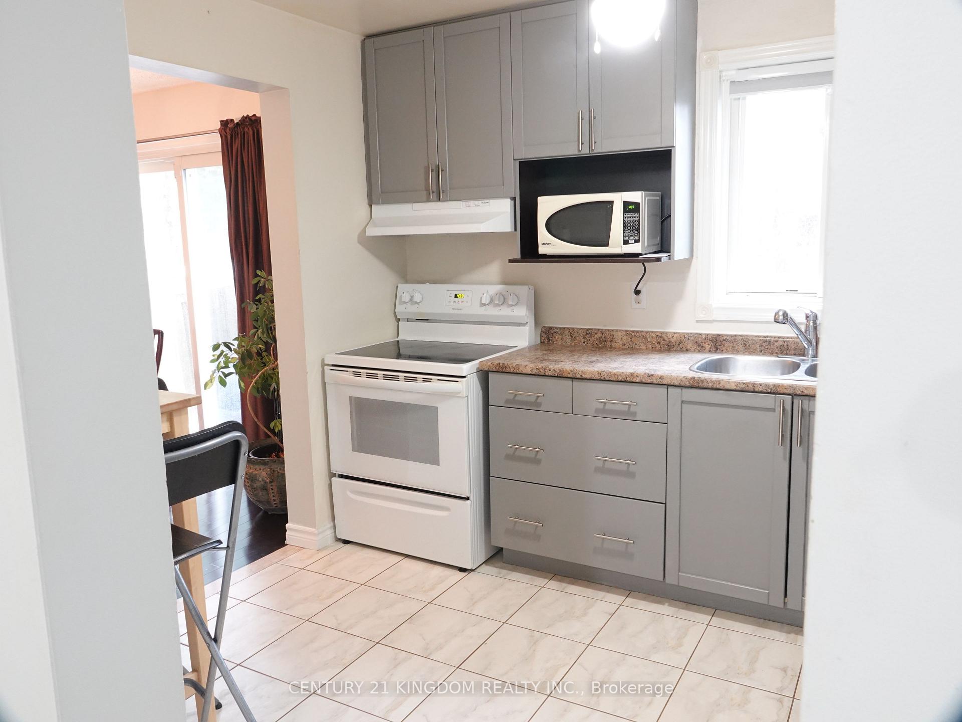 Photo 20 of 675 Foxwood Trail, Pickering, Amberlea — HOMEH