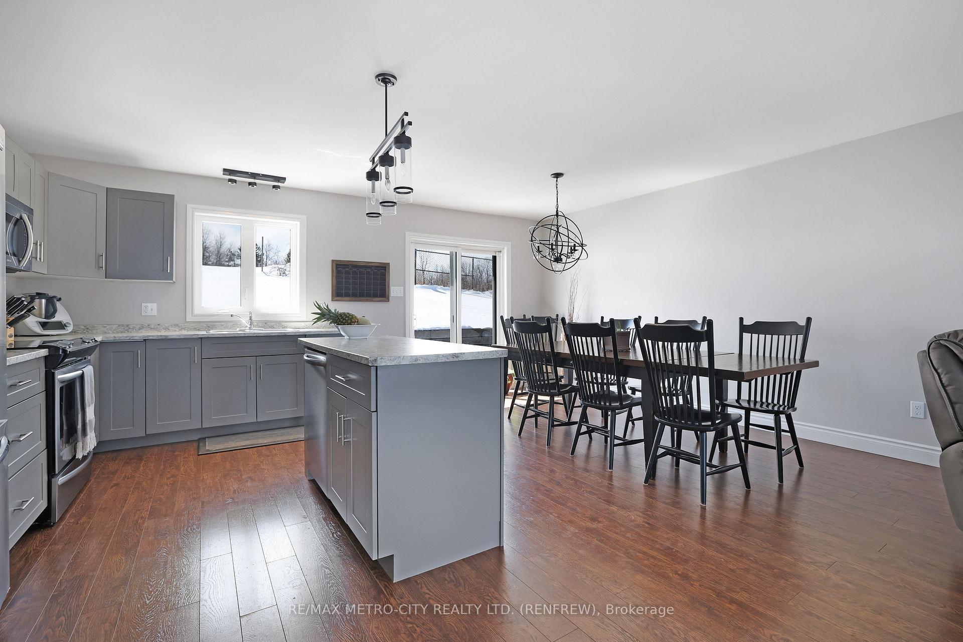 Photo 3 of 148 Haramis Drive, Renfrew — HOMEH
