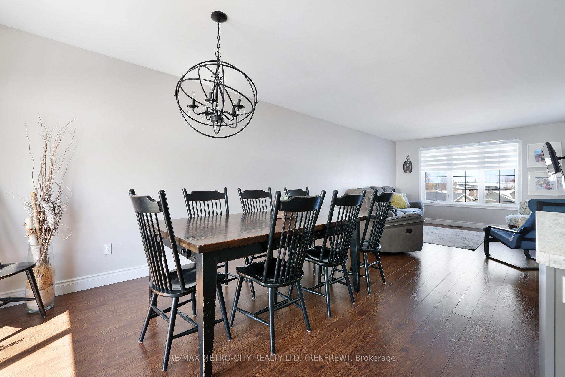 Photo 5 of 148 Haramis Drive, Renfrew — HOMEH
