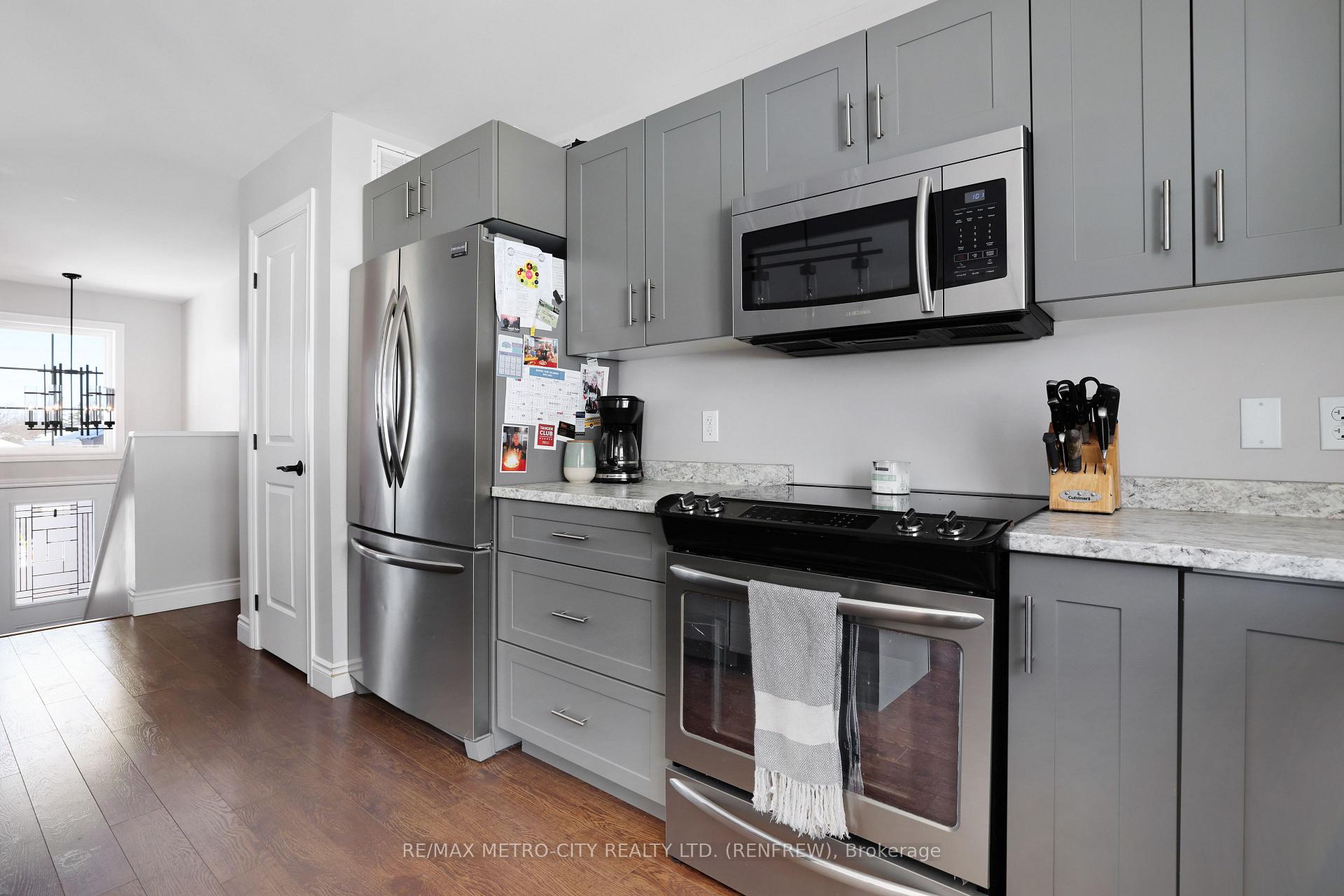Photo 9 of 148 Haramis Drive, Renfrew — HOMEH