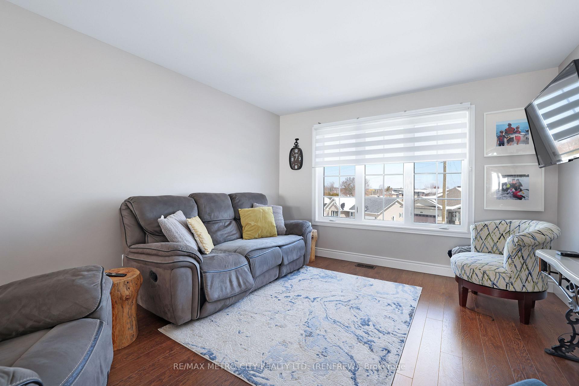 Photo 11 of 148 Haramis Drive, Renfrew — HOMEH