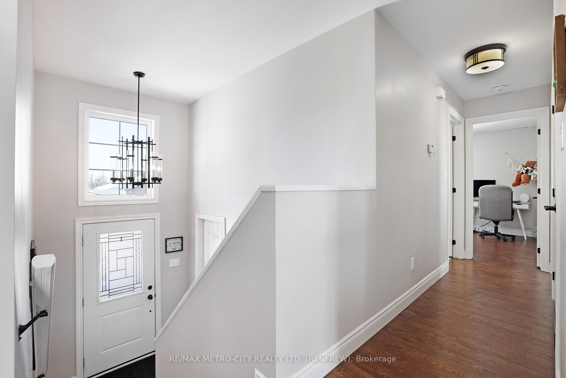 Photo 13 of 148 Haramis Drive, Renfrew — HOMEH