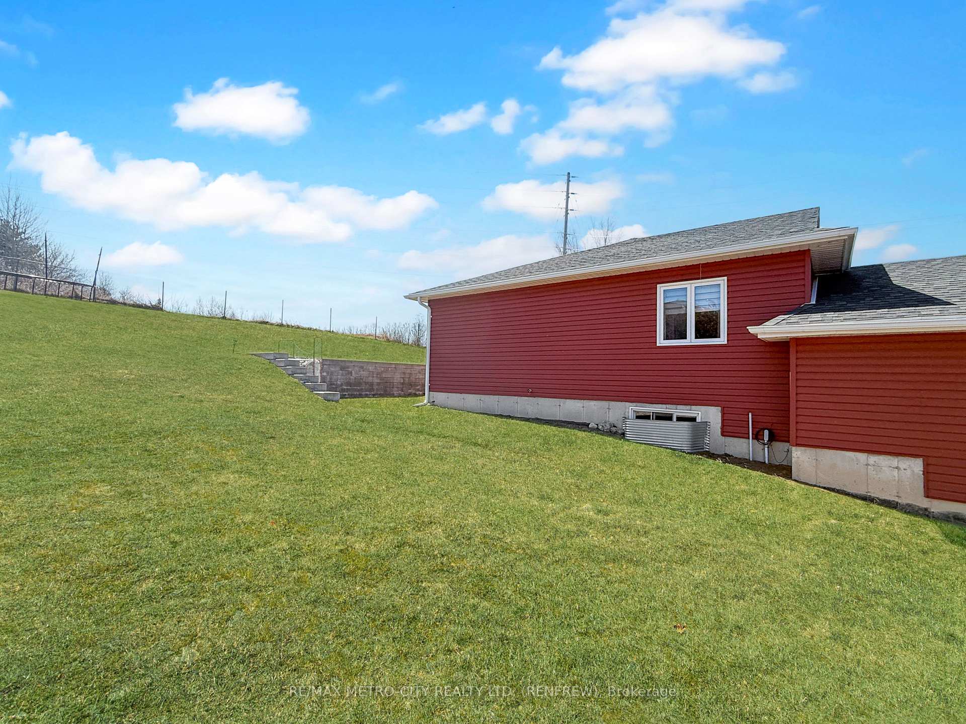 Photo 32 of 148 Haramis Drive, Renfrew — HOMEH