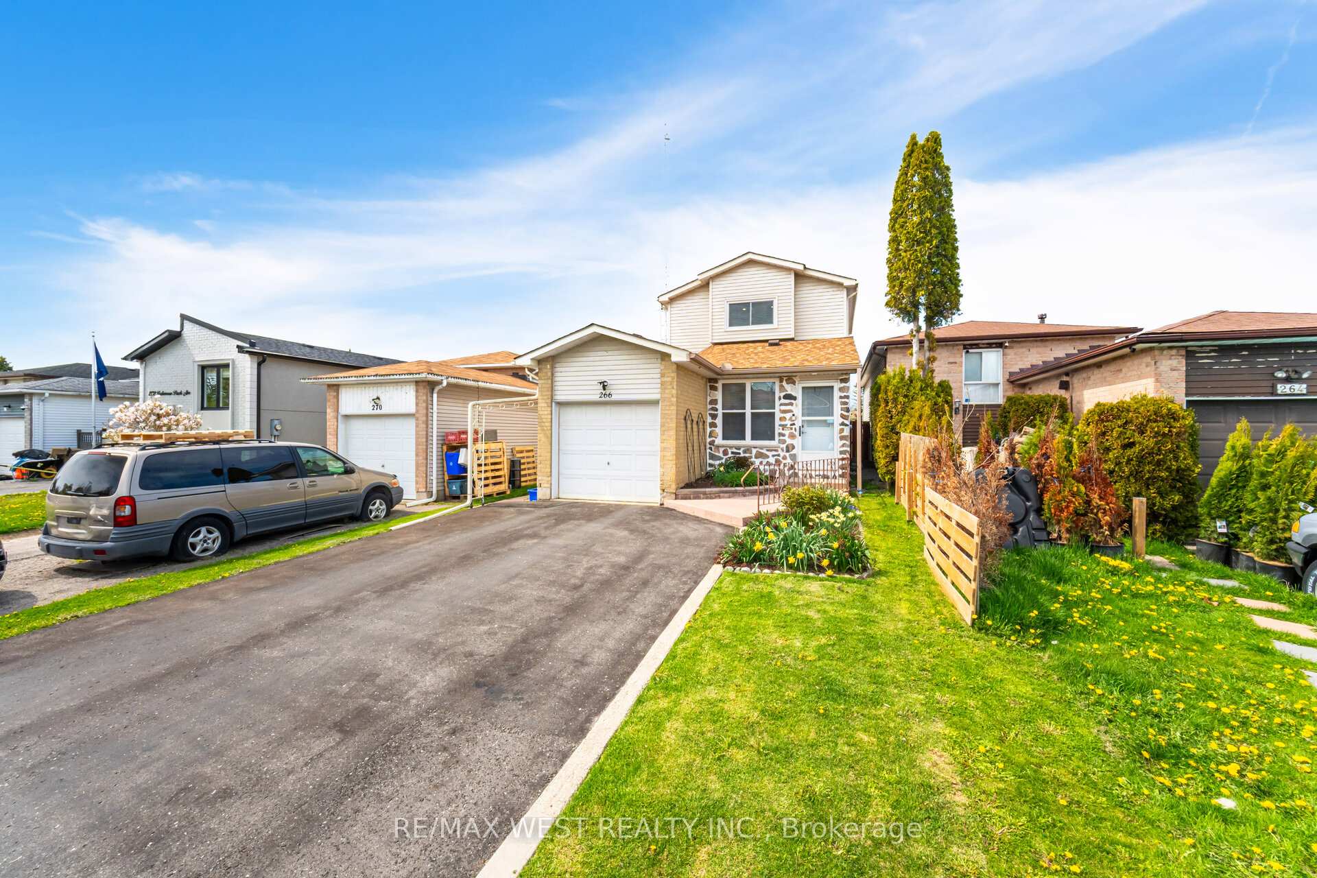 Photo 4 of 266 Lakeview Park Avenue, Oshawa, Lakeview — HOMEH