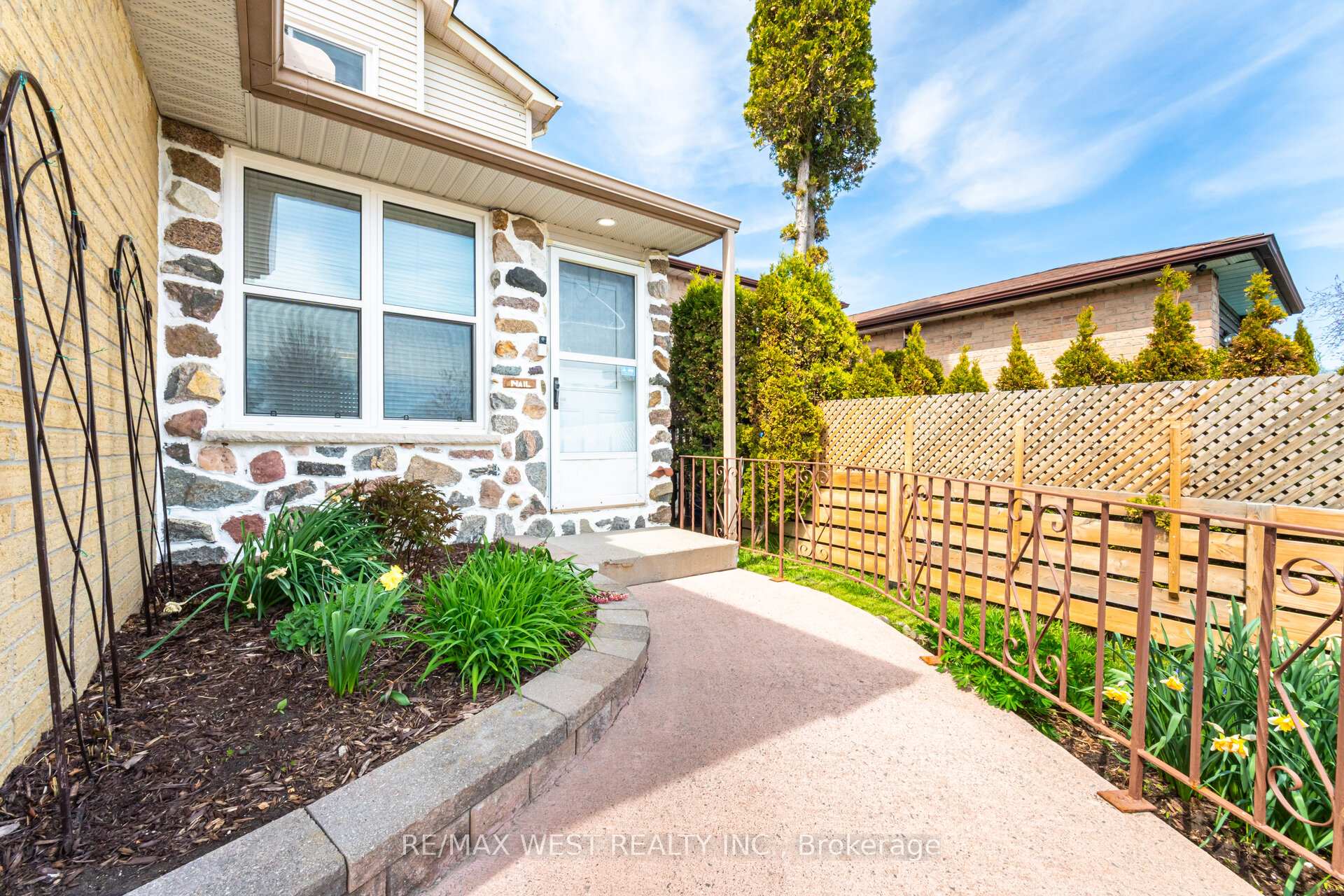 Photo 5 of 266 Lakeview Park Avenue, Oshawa, Lakeview — HOMEH