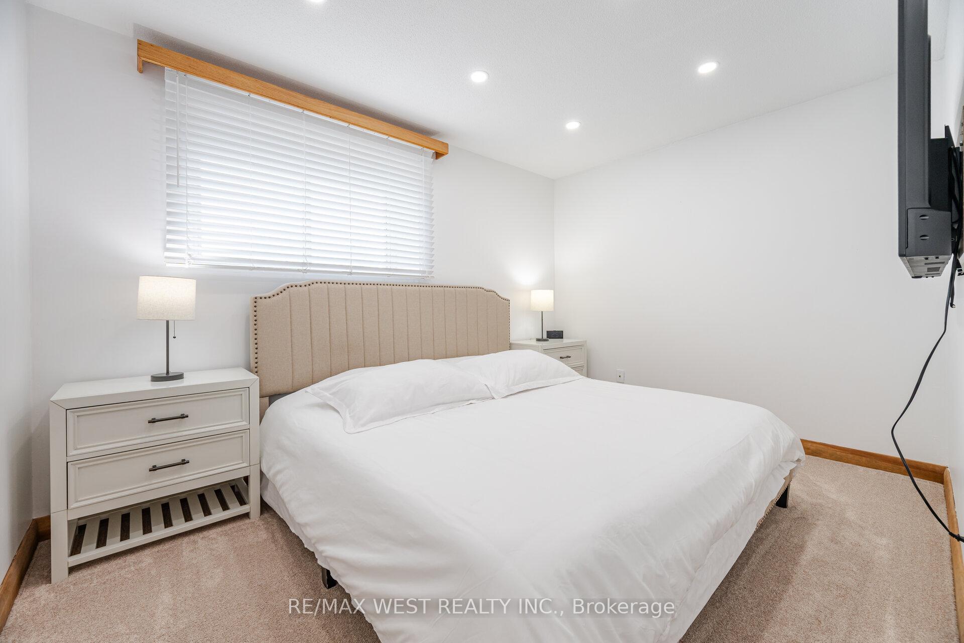 Photo 21 of 266 Lakeview Park Avenue, Oshawa, Lakeview — HOMEH