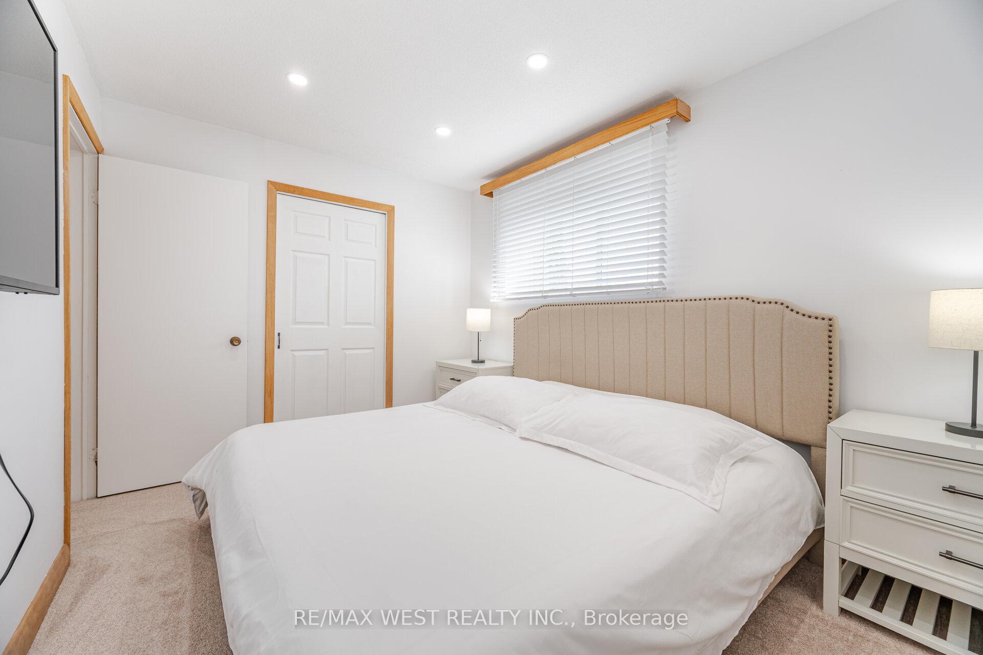 Photo 23 of 266 Lakeview Park Avenue, Oshawa, Lakeview — HOMEH