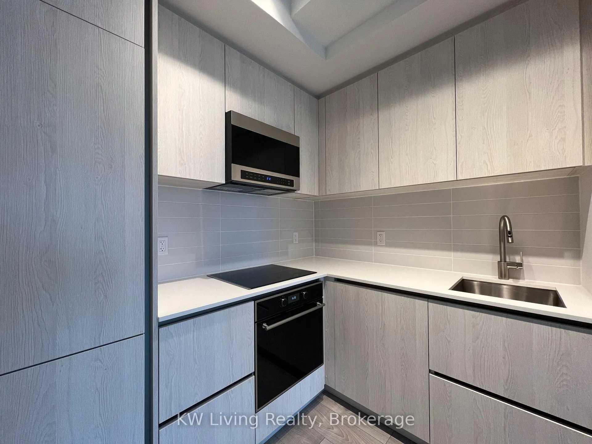Photo 8 of Unit 1601, 110 Broadway Avenue, Toronto, Mount Pleasant West — HOMEH