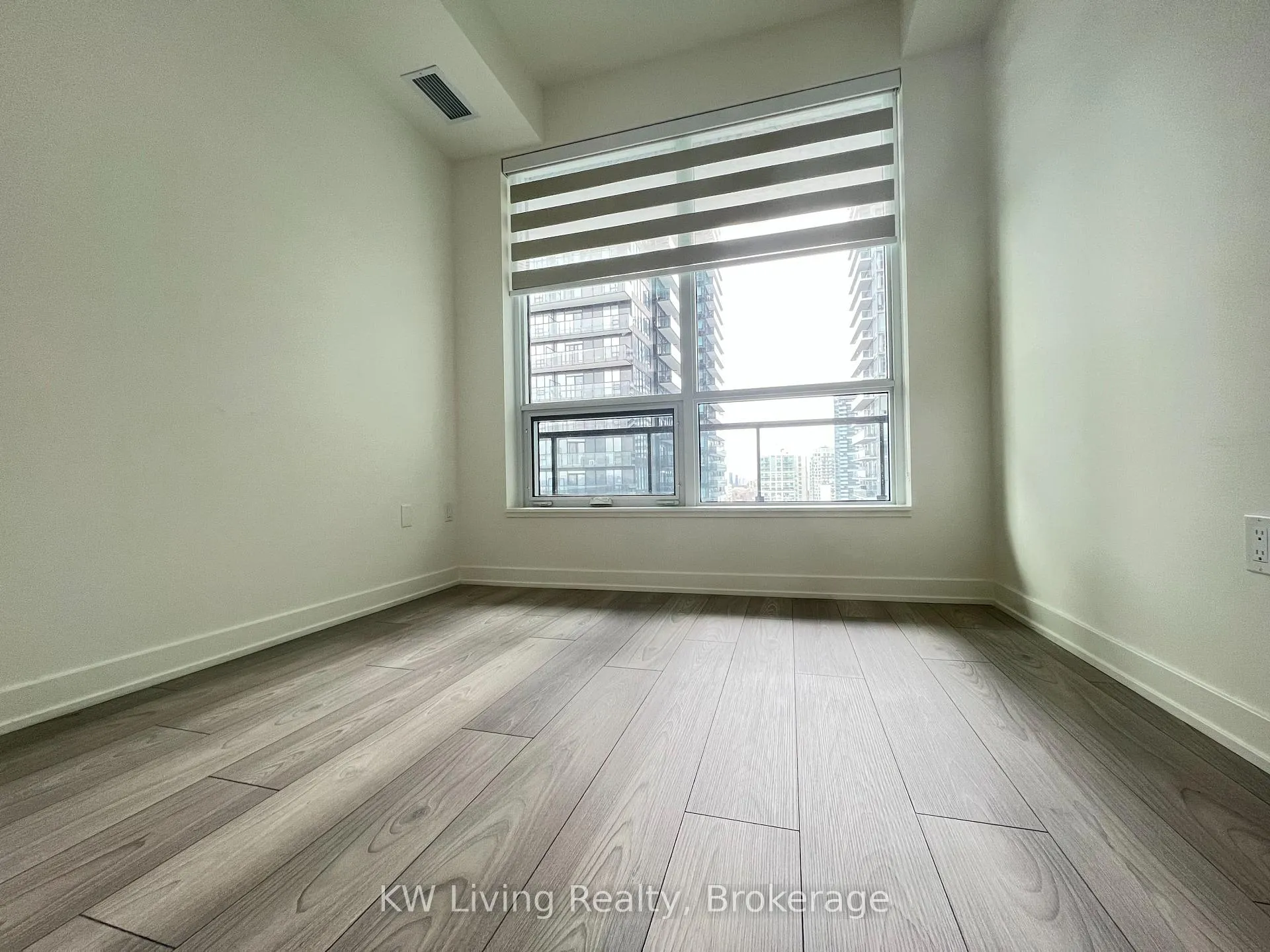 Photo 11 of Unit 1601, 110 Broadway Avenue, Toronto, Mount Pleasant West — HOMEH