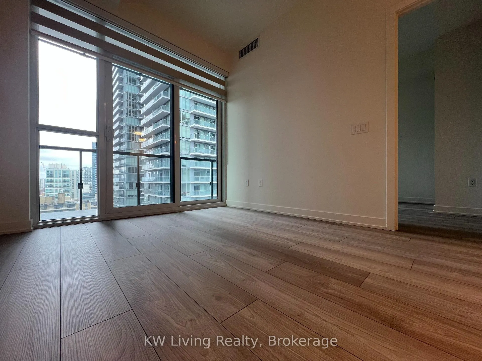 Photo 14 of Unit 1601, 110 Broadway Avenue, Toronto, Mount Pleasant West — HOMEH