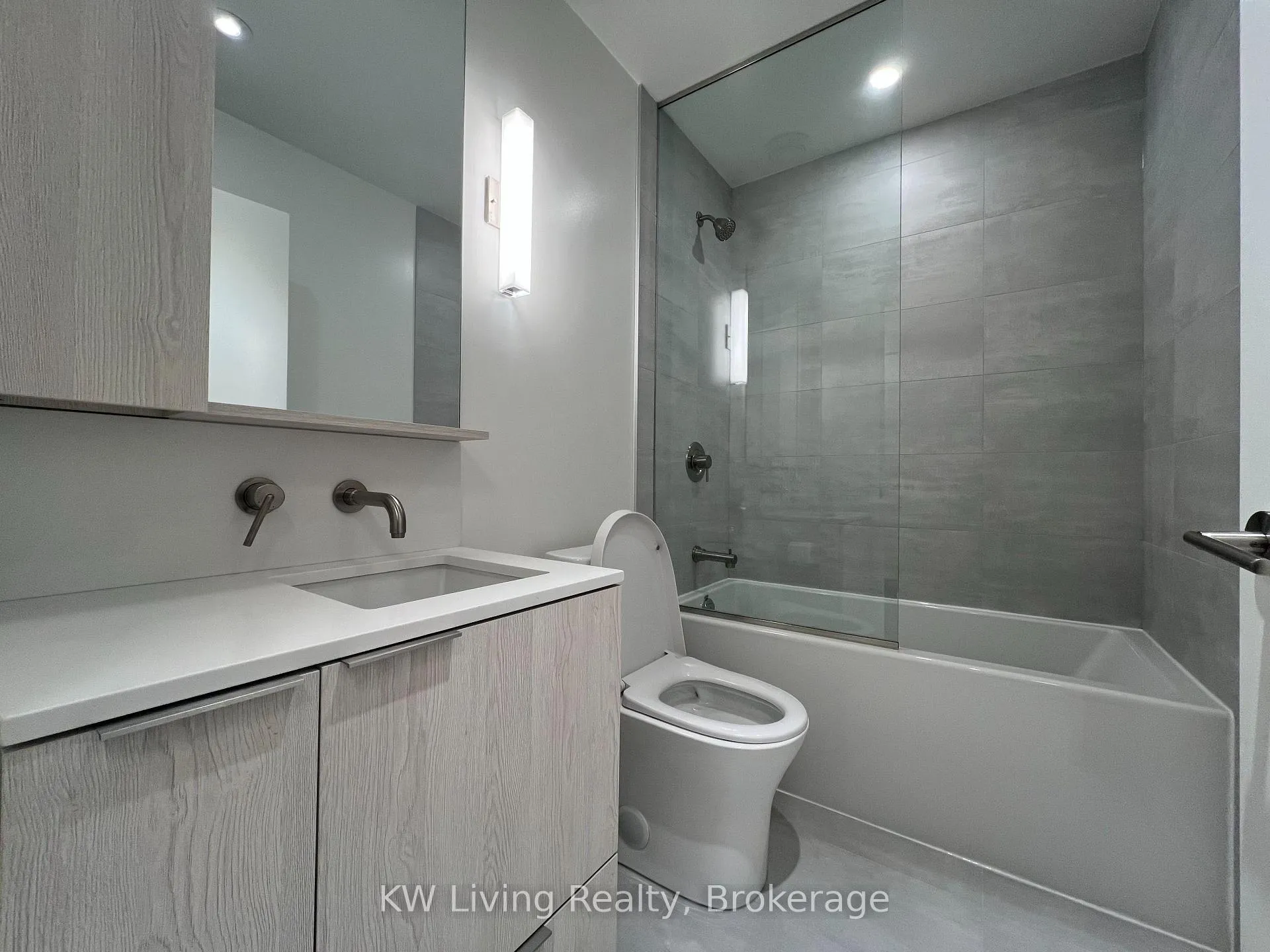 Photo 16 of Unit 1601, 110 Broadway Avenue, Toronto, Mount Pleasant West — HOMEH