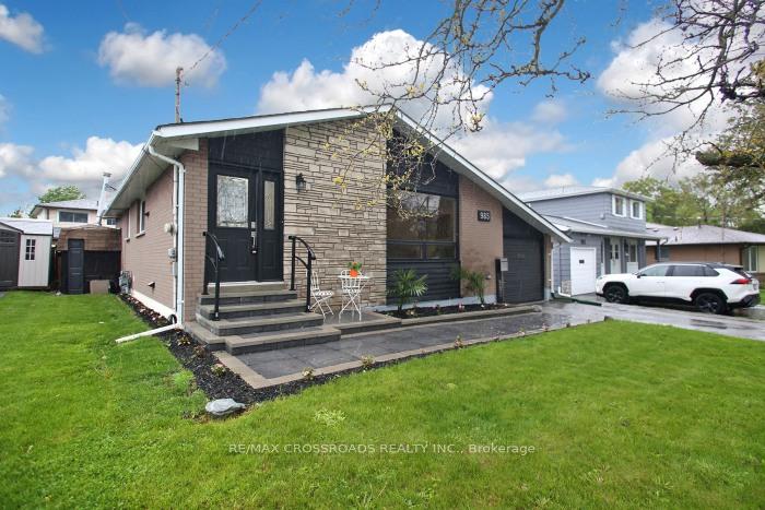 Photo 1 of 985 Vistula Drive, Pickering, West Shore — HOMEH
