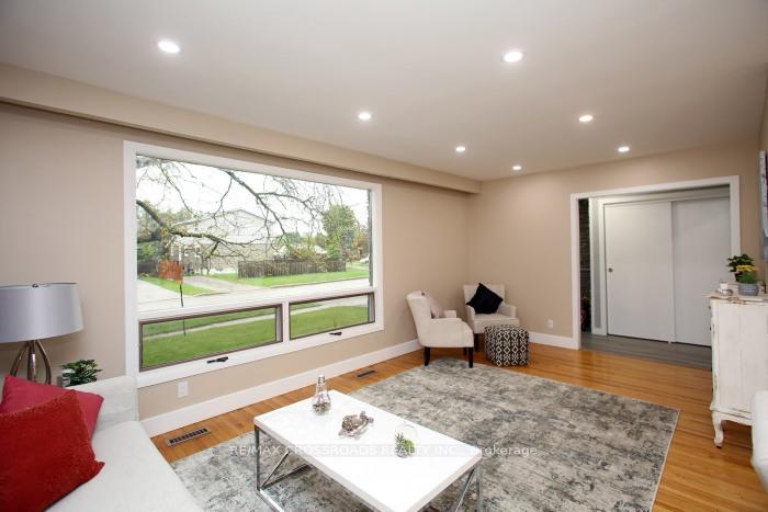 Photo 8 of 985 Vistula Drive, Pickering, West Shore — HOMEH
