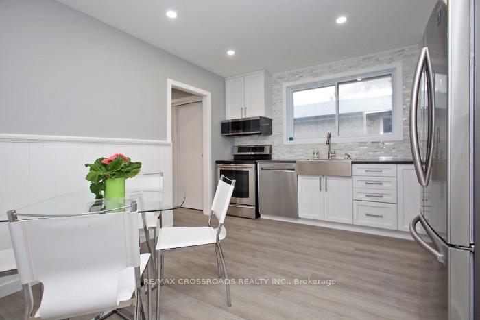 Photo 13 of 985 Vistula Drive, Pickering, West Shore — HOMEH