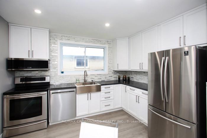 Photo 15 of 985 Vistula Drive, Pickering, West Shore — HOMEH