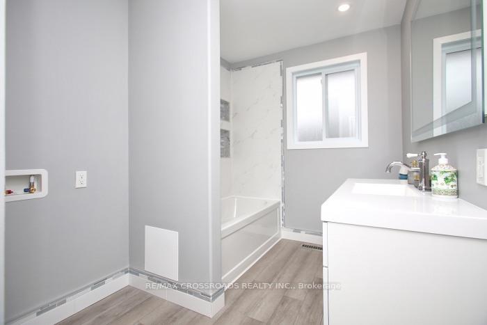 Photo 20 of 985 Vistula Drive, Pickering, West Shore — HOMEH