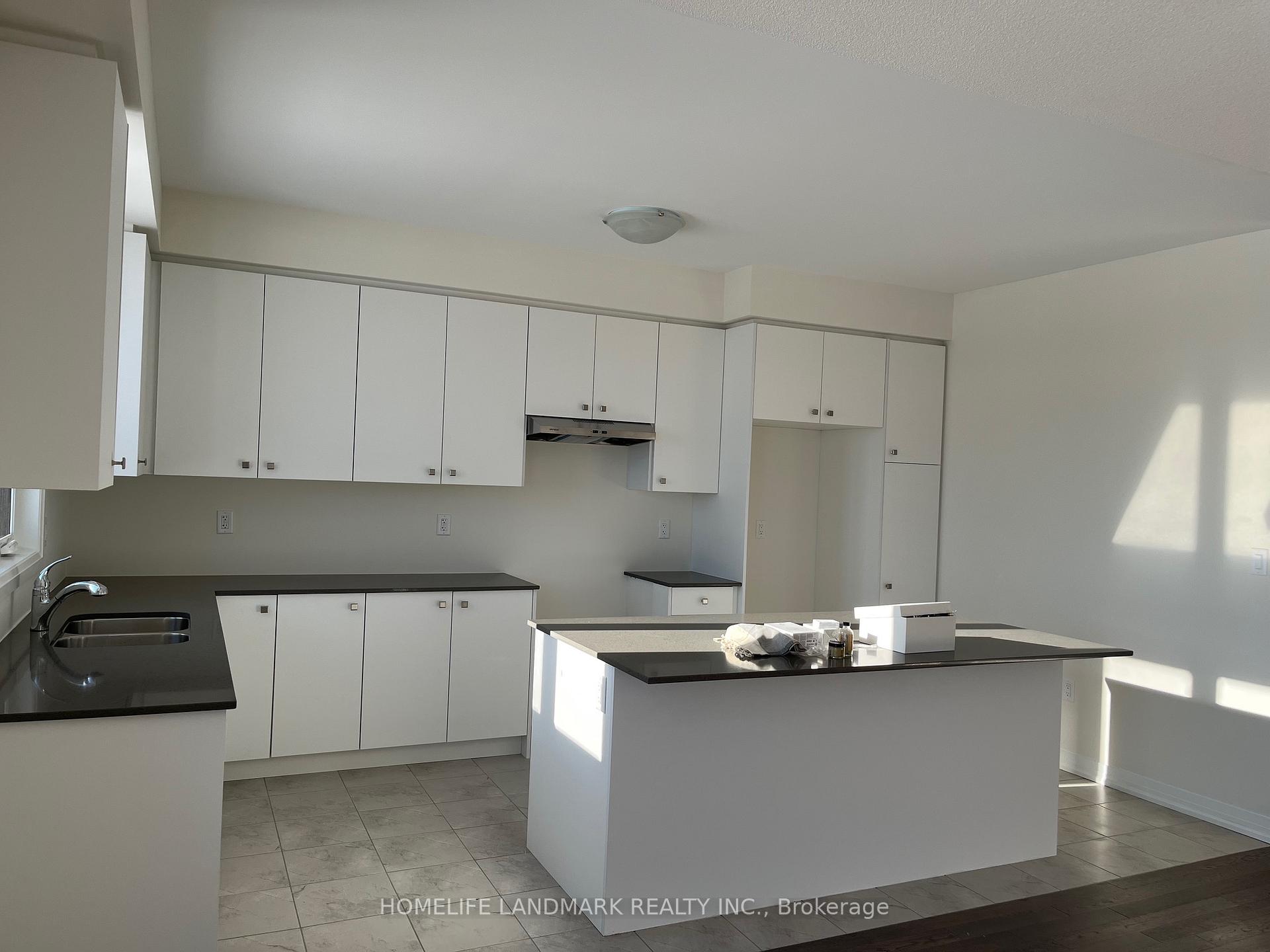 Photo 5 of 1089 Zircon Manor, Pickering, Rural Pickering — HOMEH