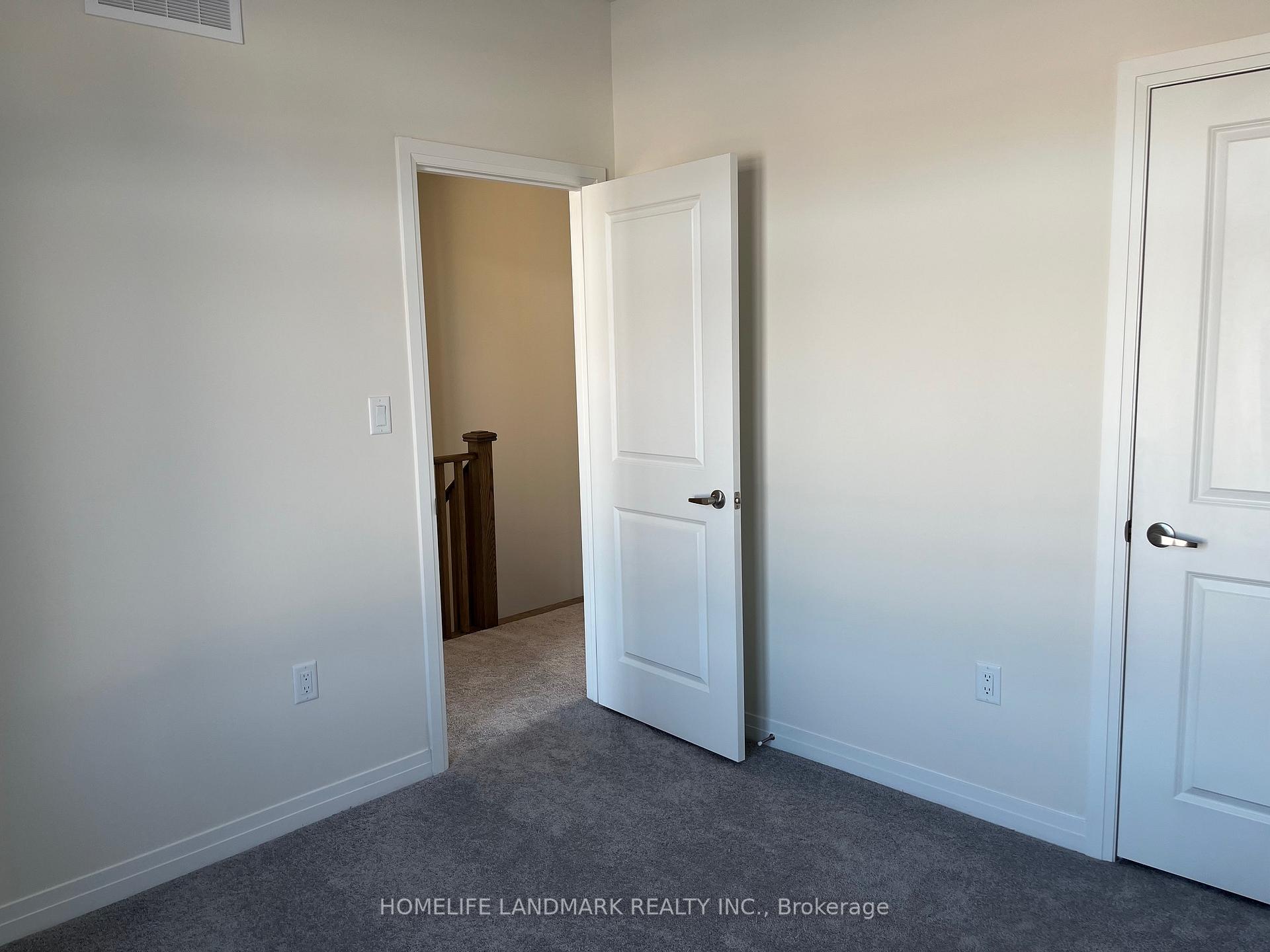 Photo 13 of 1089 Zircon Manor, Pickering, Rural Pickering — HOMEH
