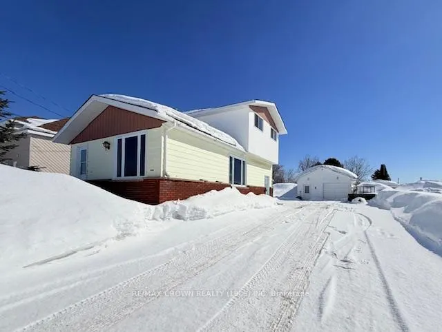 Photo 1 of 4 Brock Crescent, Kapuskasing — HOMEH
