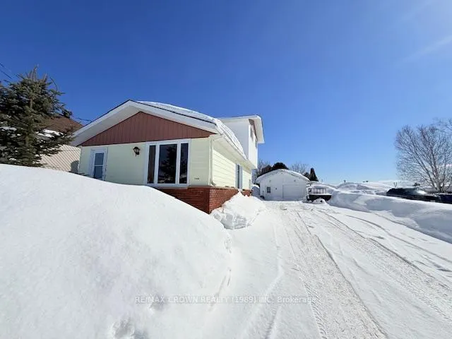 Photo 2 of 4 Brock Crescent, Kapuskasing — HOMEH