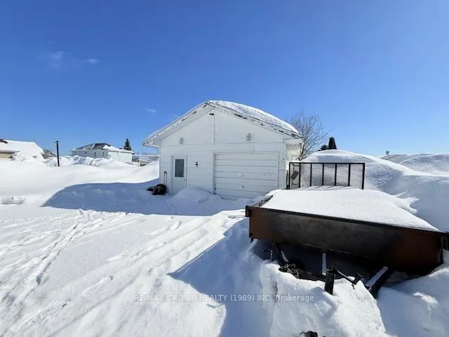 Photo 4 of 4 Brock Crescent, Kapuskasing — HOMEH