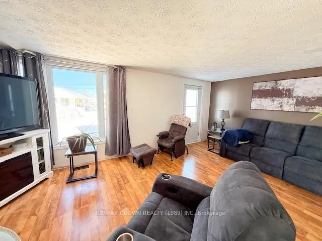 Photo 11 of 4 Brock Crescent, Kapuskasing — HOMEH