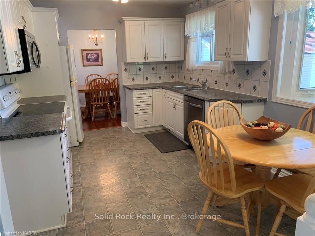 Photo 4 of 329 Glen Castle Road, Kingston, City Southwest — HOMEH