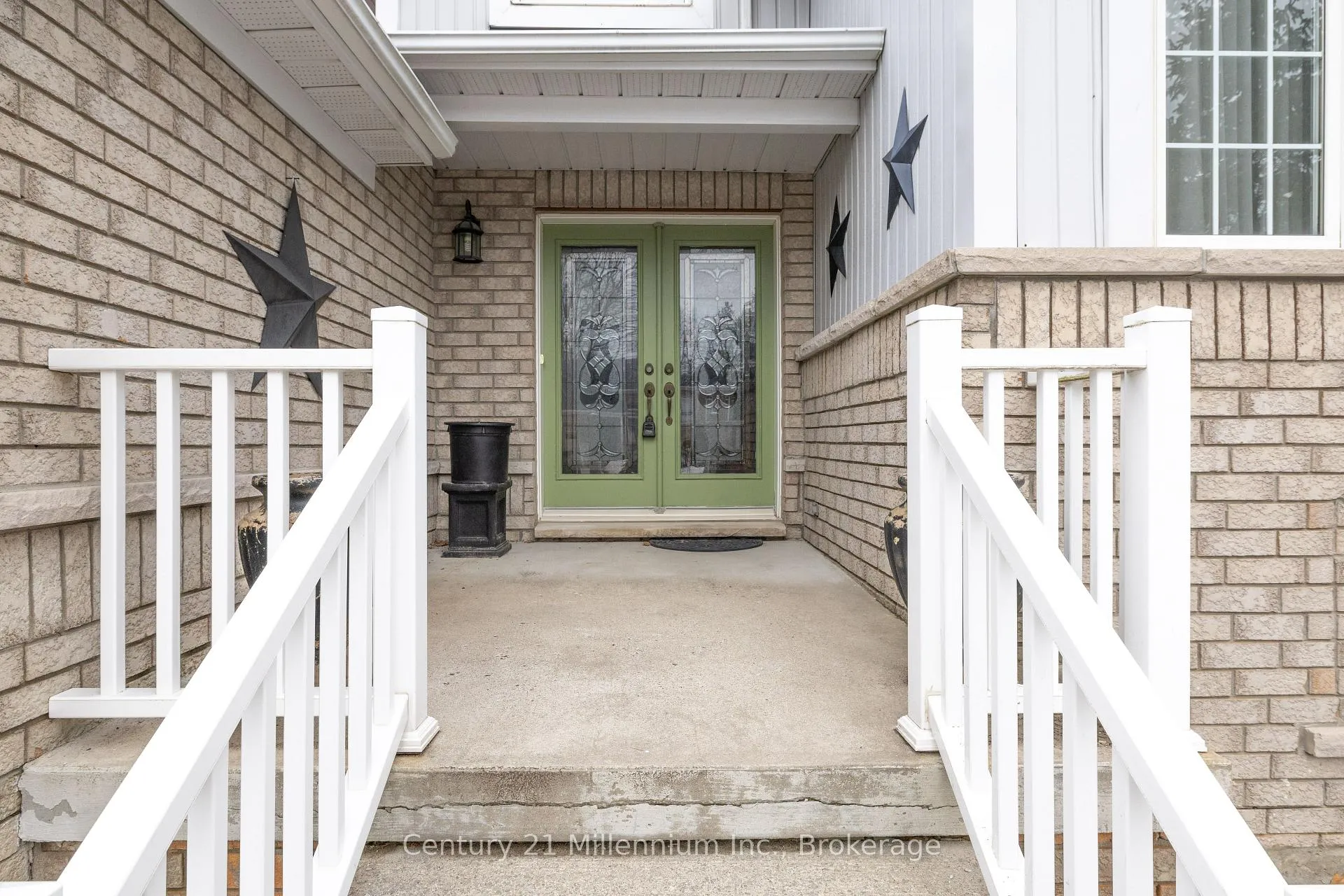 Photo 2 of 135 Royal Beech Drive, Wasaga Beach — HOMEH