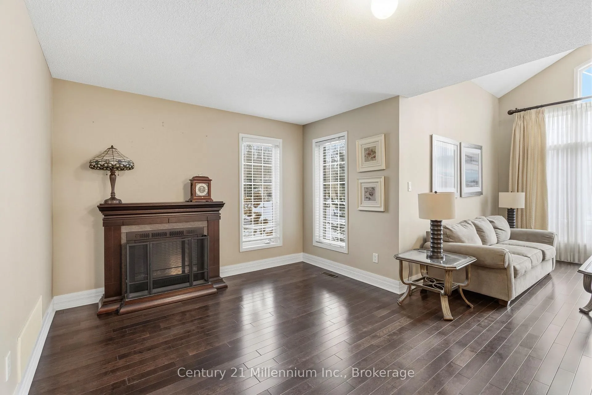 Photo 6 of 135 Royal Beech Drive, Wasaga Beach — HOMEH