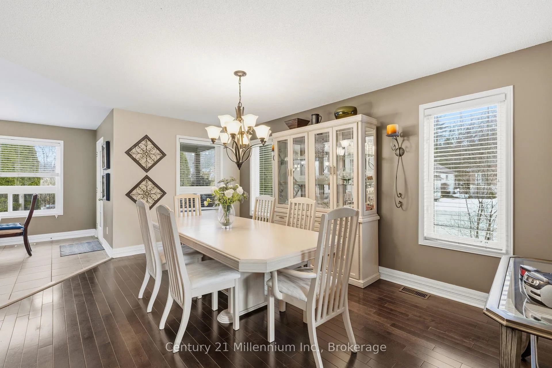 Photo 7 of 135 Royal Beech Drive, Wasaga Beach — HOMEH