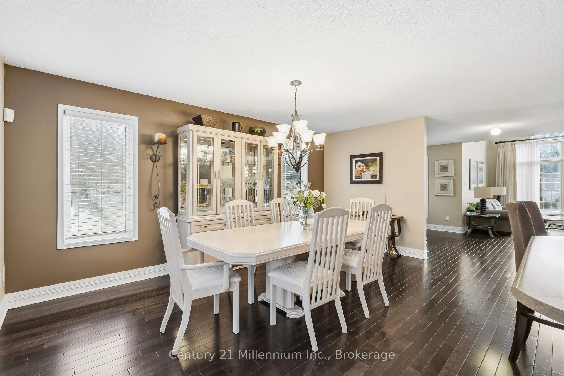 Photo 8 of 135 Royal Beech Drive, Wasaga Beach — HOMEH