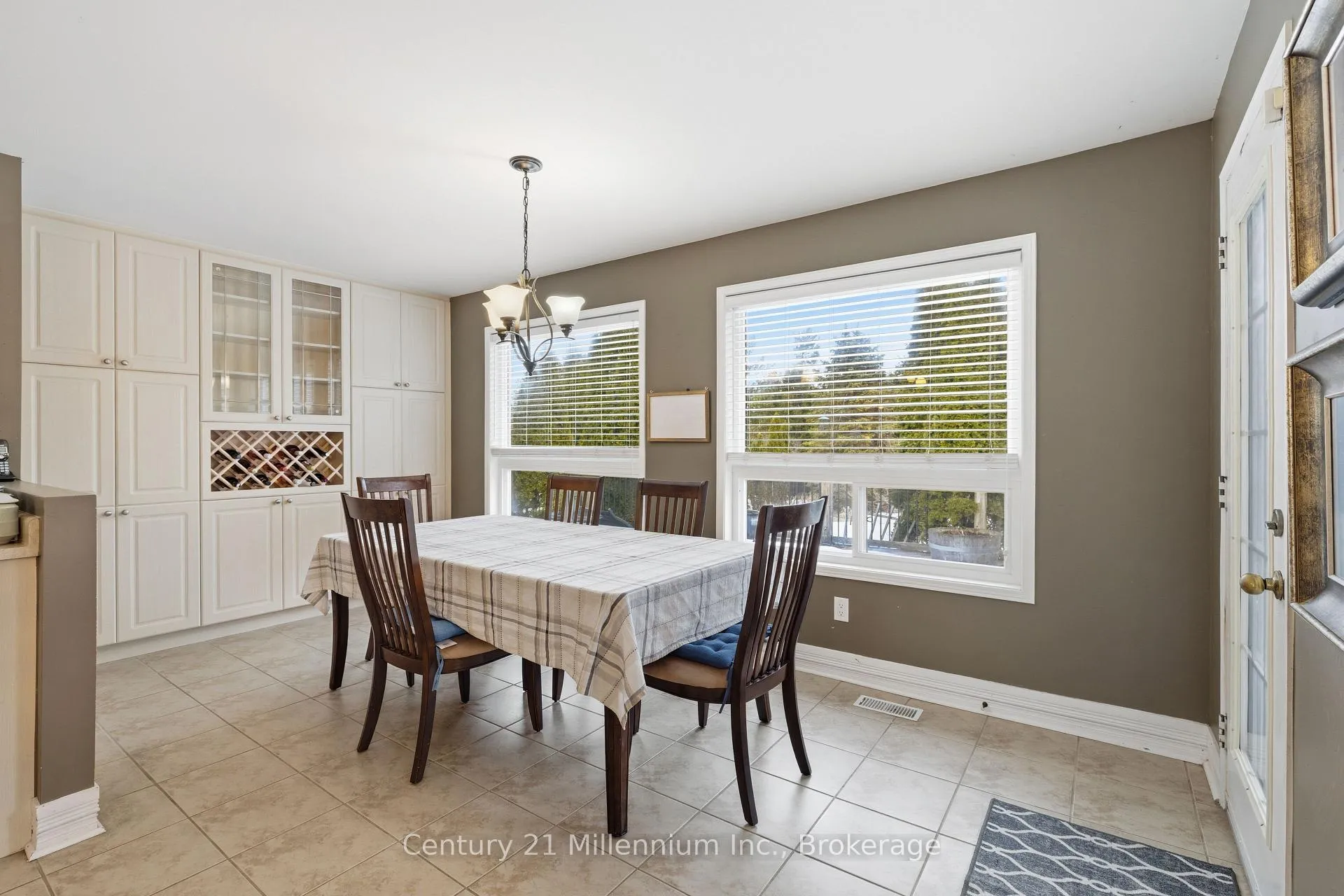 Photo 9 of 135 Royal Beech Drive, Wasaga Beach — HOMEH
