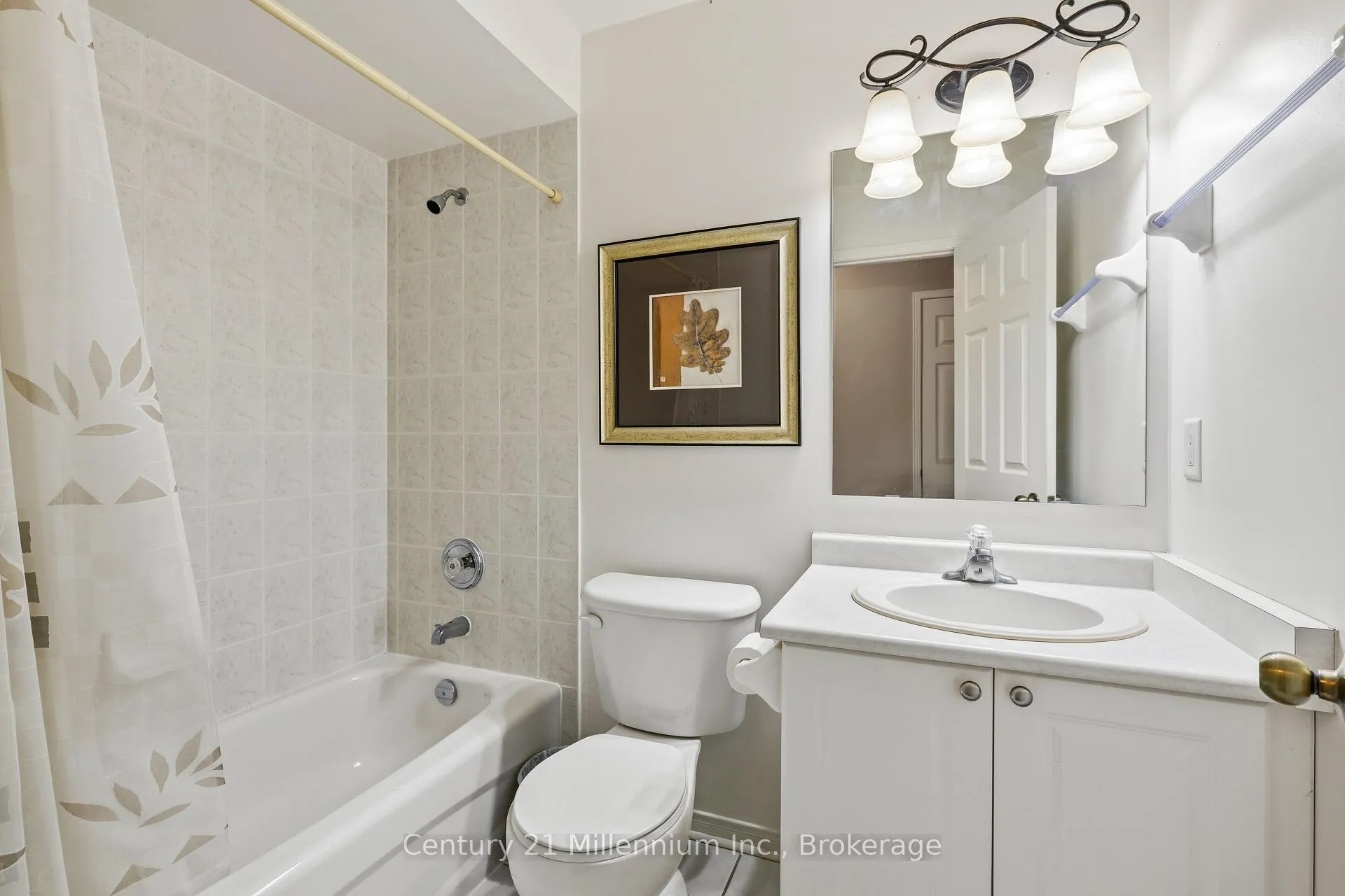 Photo 14 of 135 Royal Beech Drive, Wasaga Beach — HOMEH