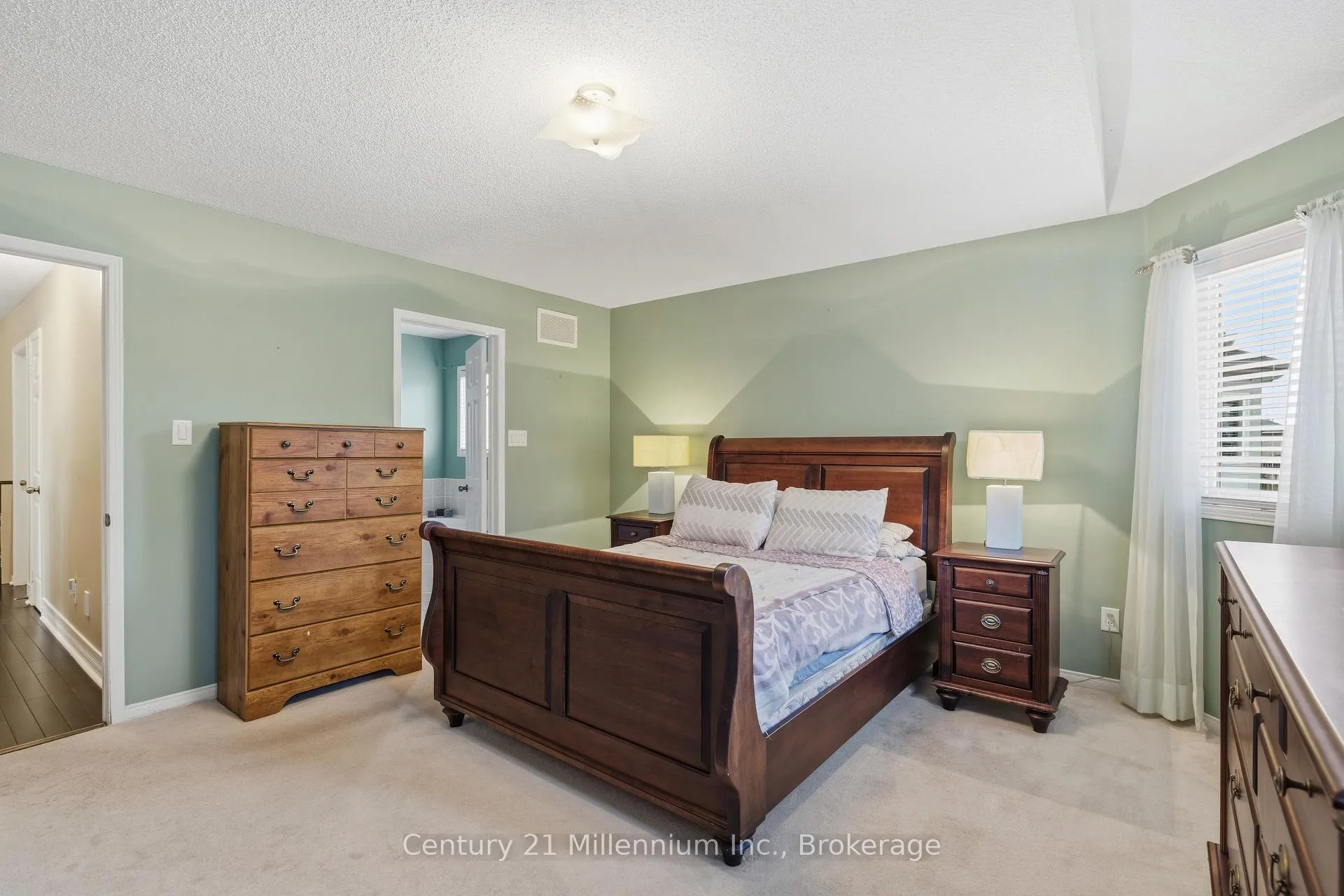Photo 16 of 135 Royal Beech Drive, Wasaga Beach — HOMEH