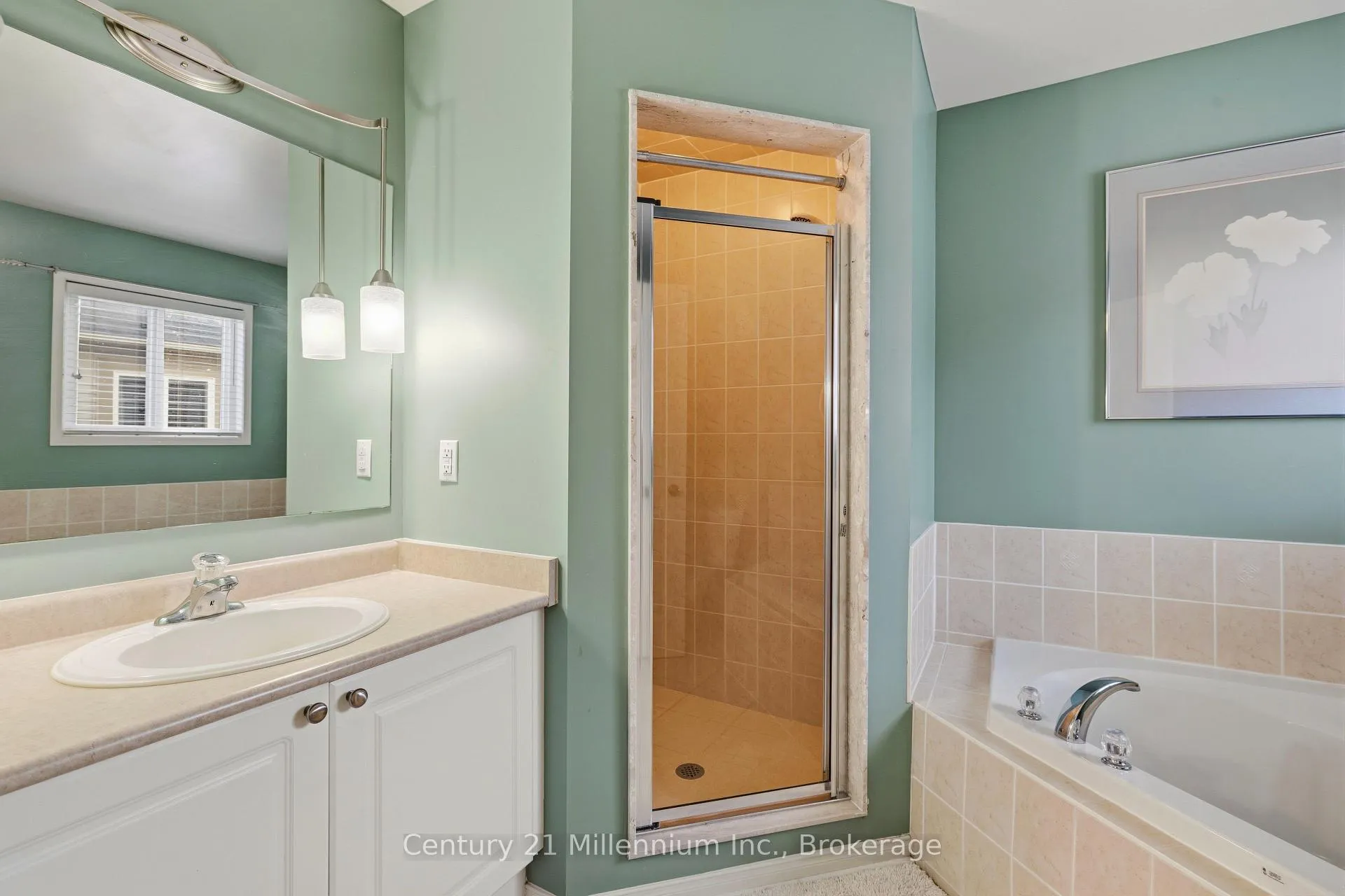 Photo 17 of 135 Royal Beech Drive, Wasaga Beach — HOMEH
