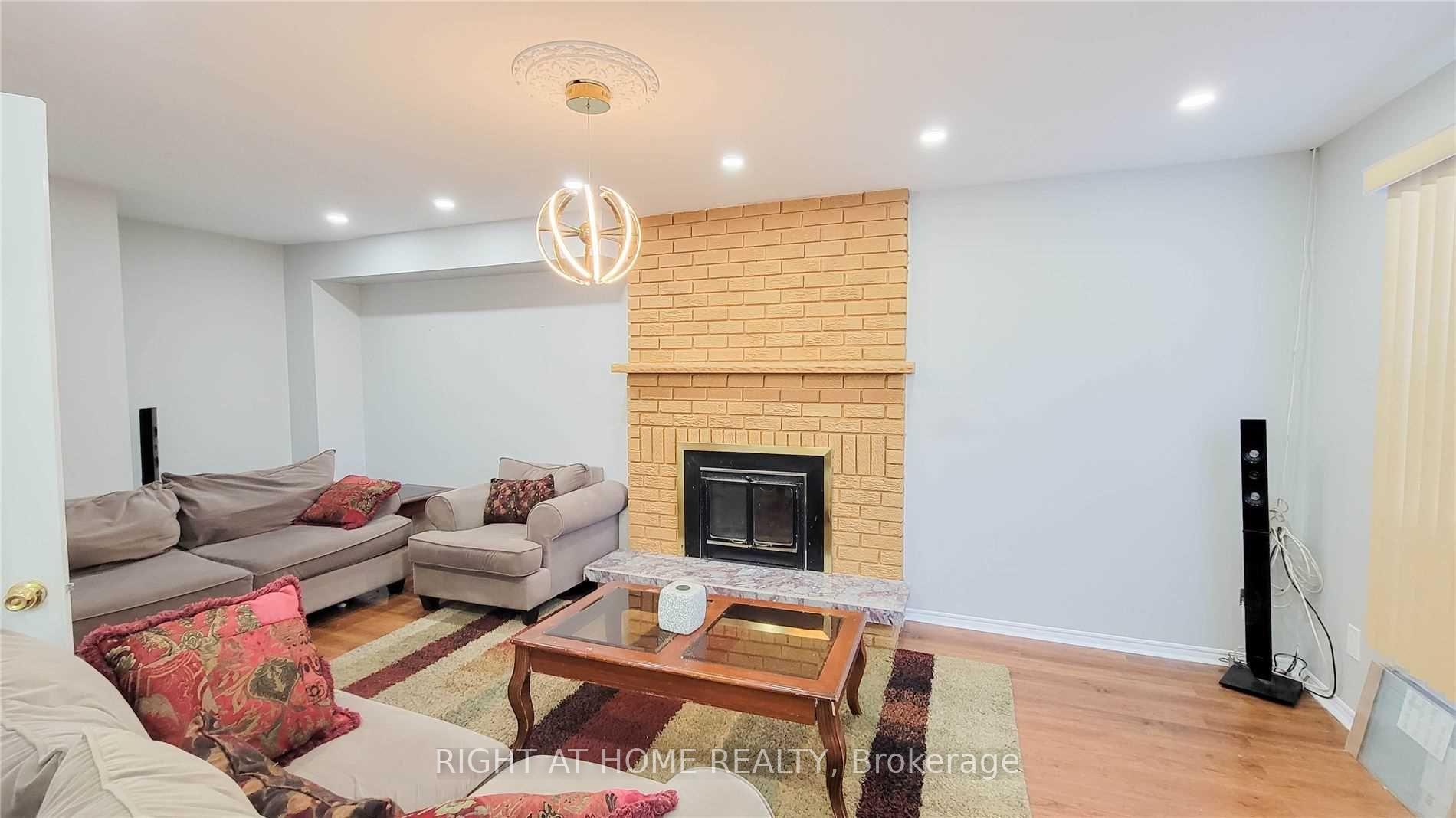 Photo 2 of 1638 Dellbrook Avenue, Pickering, Brock Ridge — HOMEH