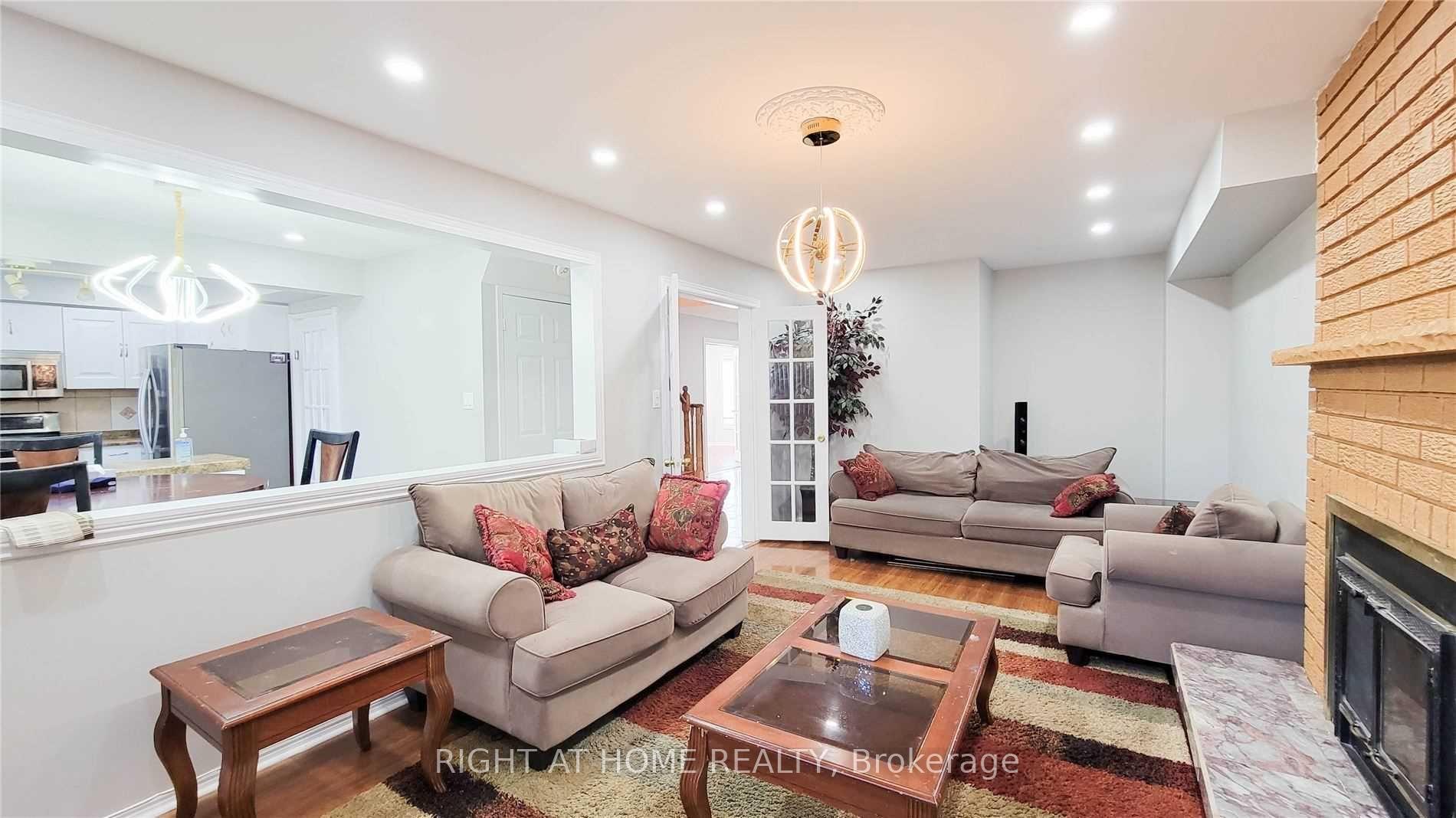 Photo 3 of 1638 Dellbrook Avenue, Pickering, Brock Ridge — HOMEH