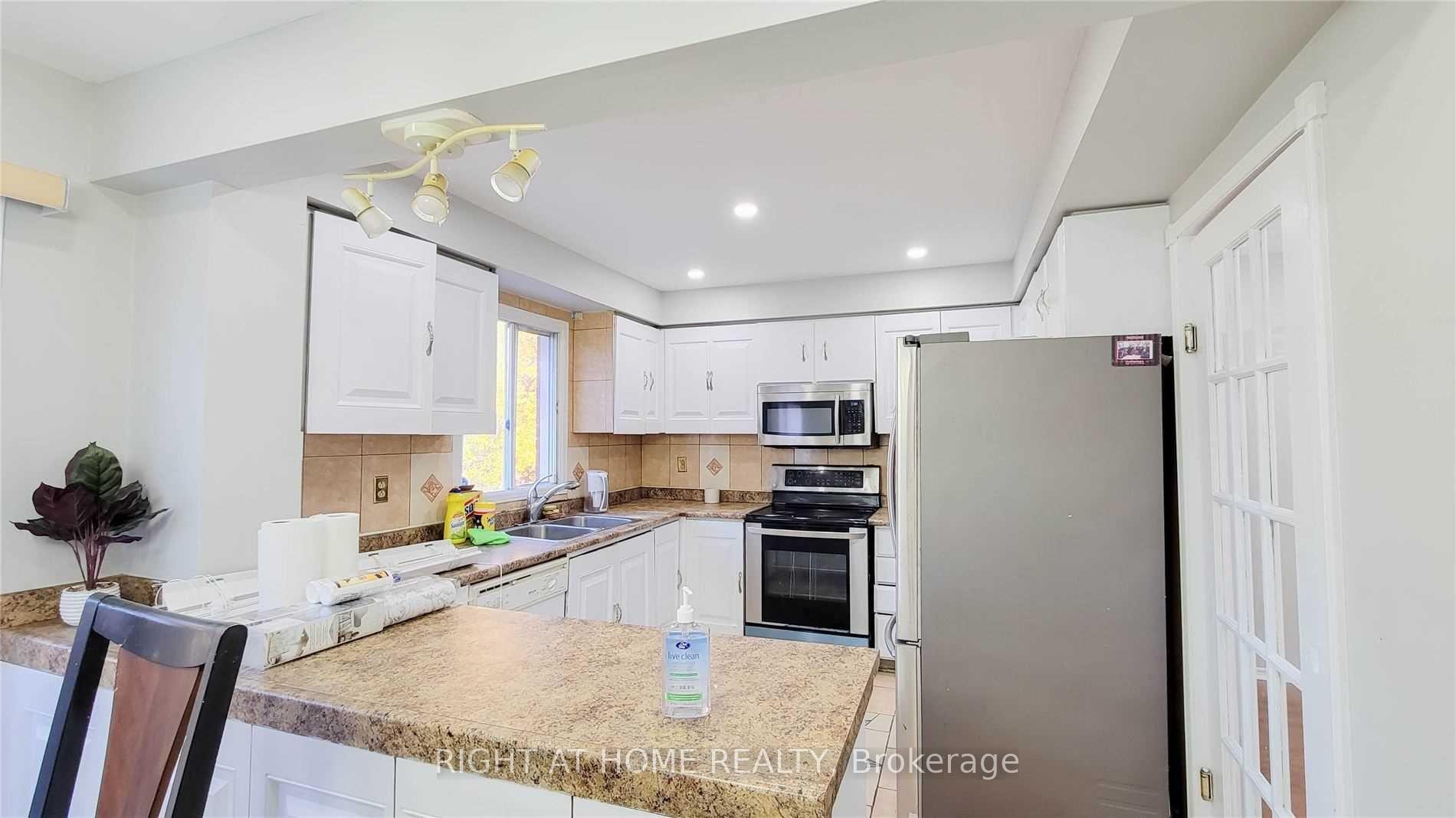 Photo 7 of 1638 Dellbrook Avenue, Pickering, Brock Ridge — HOMEH