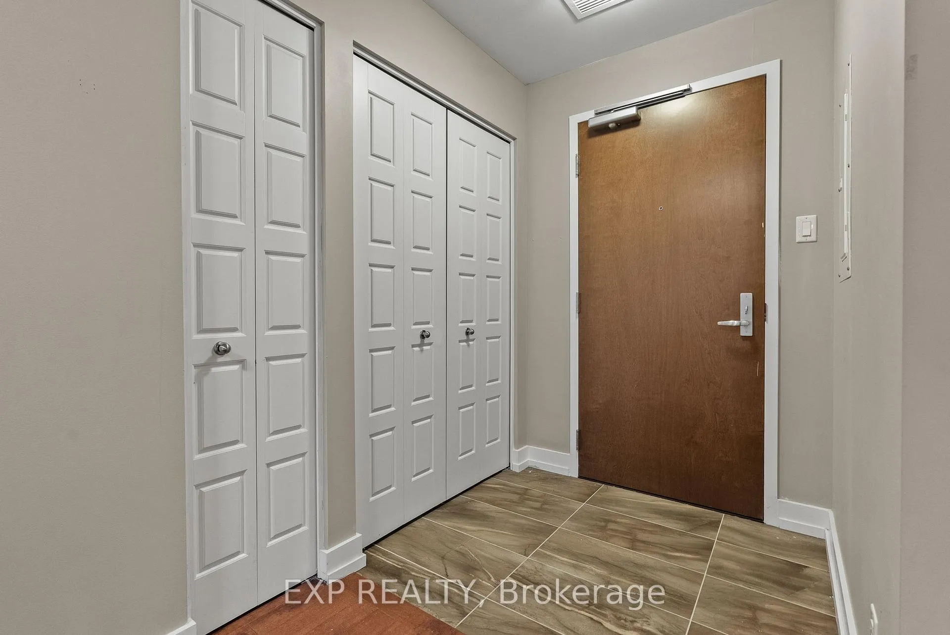 Photo 5 of Unit 1006, 330 Titan Private, Ottawa, Borden Farm/Stewart Farm/Carleton Heights/Parkwood Hills — HOMEH
