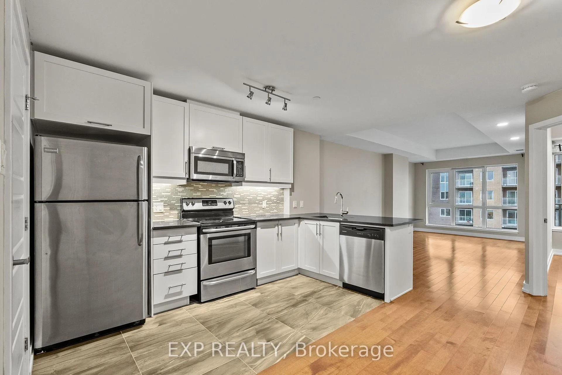 Photo 6 of Unit 1006, 330 Titan Private, Ottawa, Borden Farm/Stewart Farm/Carleton Heights/Parkwood Hills — HOMEH