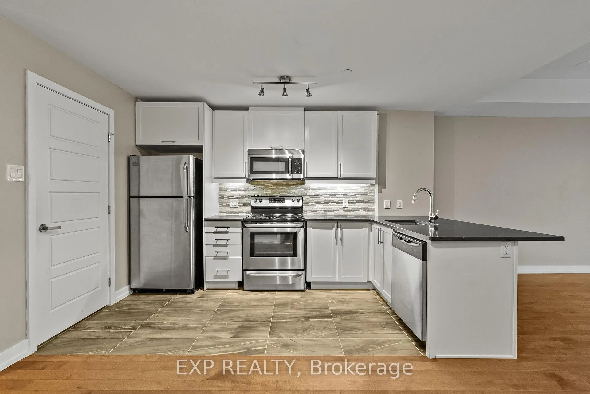 Photo 7 of Unit 1006, 330 Titan Private, Ottawa, Borden Farm/Stewart Farm/Carleton Heights/Parkwood Hills — HOMEH